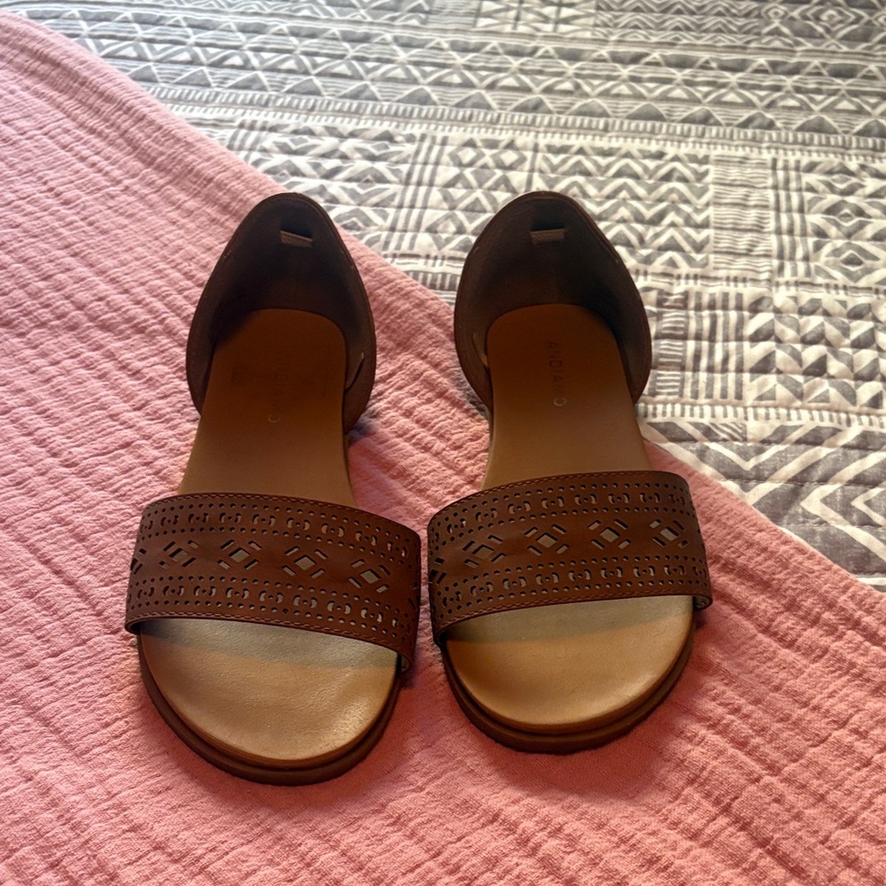 Chic Brown Cutout Sandals size 8.5 Wide